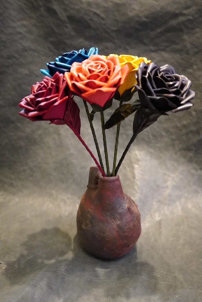 Eterna -Leather Rose- カラー 赤 ／ エリアファースト 国産 革 レザー ローズ バラ 造花 アートフラワー 小物 インテリア 記念日 プレゼント 奈良県 葛城市_イメージ3