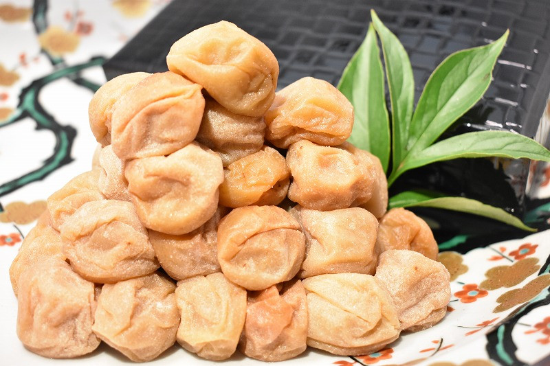 
            高級南高梅 白干梅800g入 紀州塗箱 網代模様仕上 【SW72】
          