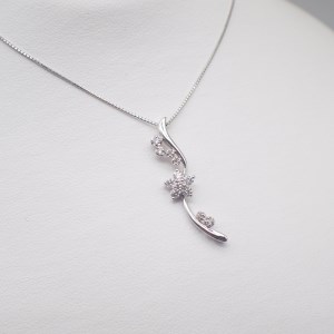 ジュエリー産地甲府 K18ホワイトゴールド２WAYダイヤペンダント　0.40ct　78899