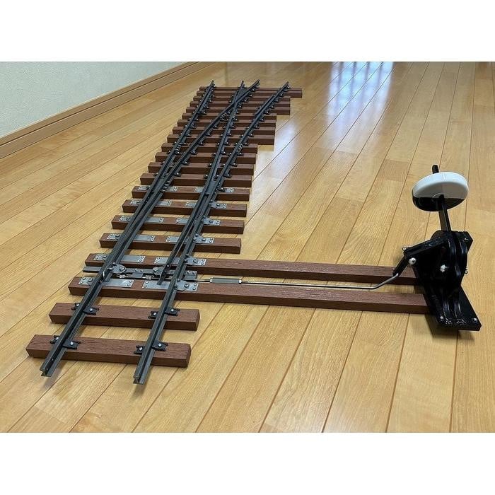 
            ミニ鉄道パーツ 合成枕木製4番片開き分岐器(右) 1セット
          