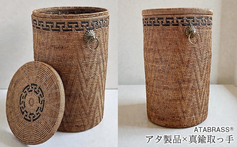 
            BAI-236SIN-M アタ 真鍮取っ手蓋付き円柱バスケット（模様あり・φ30×H50）　真鍮 取っ手 円柱 ふた 雑貨 収納 かご ケース バスケット 箱 物入れ インテリア グッズ オリジナル 手作り おすすめ 模様 リビング ソファ サイドテーブル テーブル 机 大きい バスルーム ランドリーボックス 洗濯物 プレゼント ギフト おしゃれ 便利 数量限定 バリ島 アジアン ATABRASS
          