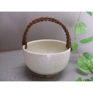 【信楽焼】つる付粉引無地花入れ・花瓶・　　花器 nha-044