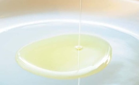【自然派化粧品・クーネ】ツバキオイル（椿油）【 ツバキ クーネ 自然派 化粧品 スキンケア ヘアケア 天然由来 植物 エッセンス 保湿 美容 天然オイル 】RT469