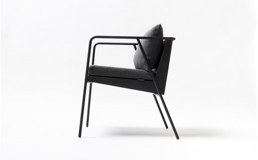 【FIL】ダイニングチェア -スミ リミテッド- MASS Series Dining Chair -SUMI LIMITED-　小国杉 椅子 チェア 背もたれ 肘掛 クッション インテリア 家具 木製 無垢材 天然木 炭 黒 受注生産 おしゃれ リビング ダイニング ギフト 熊本 阿蘇 南小国町 送料無料