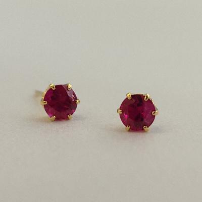 ふるさと納税 山梨県 【宝石の街 山梨甲府】K18イエローゴールド　ビルマ産ラウンドルビー(トータル0.5ctUP)ピアス