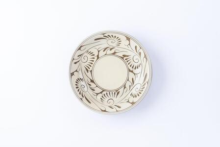 皿 ＜受注生産品＞白唐草線彫 ( 5寸皿 × 1枚 )｜沖縄　やちむん　育陶園　人気　伝統