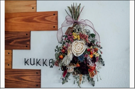 福岡市で製作したドライフラワースワッグ（レッドブーケM）