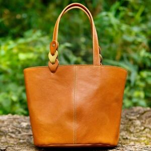 さりげないバイカラーのヌメ革ミニトートバッグ（レザー 牛ヌメ革）≪キャメル×ライトグリーン≫【hrn18】