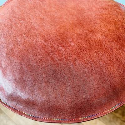 ふるさと納税 紋別市 国産牛革 レザークッション 座布団(ブラウン・レインボーステッチ) |  | 01