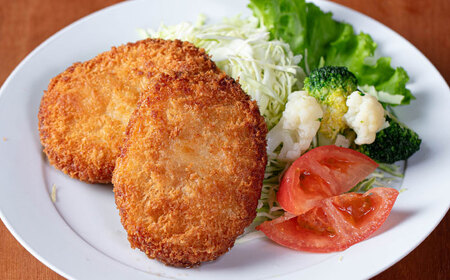 【4月1日から順次発送】【しあわせチーズ工房】ラクレット使用！ハンバーガー＆コロッケ 各4個（計8個）《足寄町》【Woody bell】　　　[BEBM007]