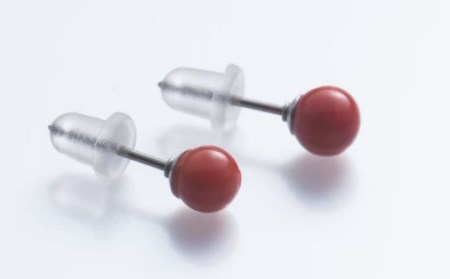 【ケンセン35】赤珊瑚 丸玉ピアス5mm / チタン｜室戸 ブランド ピアス