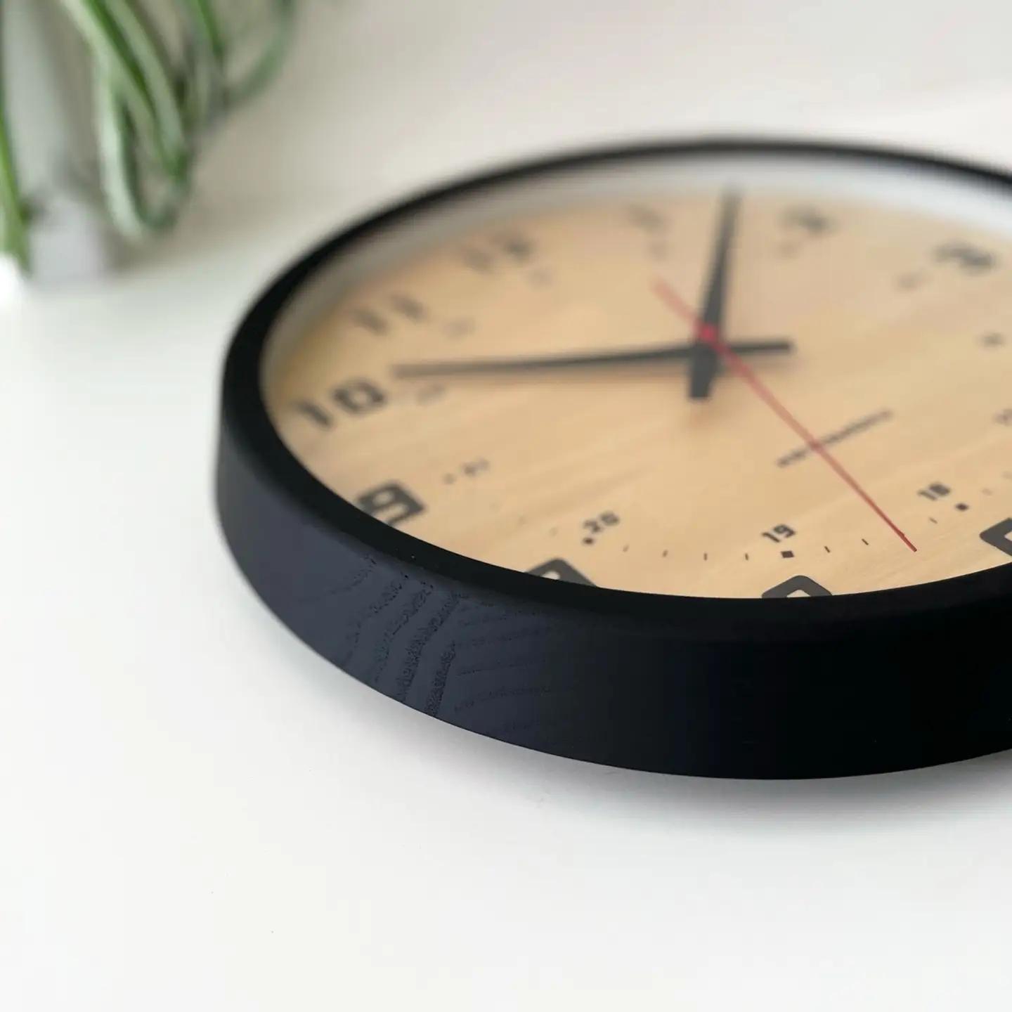 KATOMOKU muku clock 8 ≪km-81BKRC≫木製掛け時計(ブラック/電波スイープムーブメント(連続秒針))【R7441】
