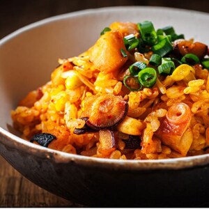 【毎月定期便】みなとのタコキムチ＜北海道釧路町 昆布森産タコ使用＞ 300g×2パック　全5回【配送不可地域：離島】【4010244】