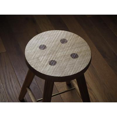 ふるさと納税 川越市 【UMEBACHI FURNITURE】 まる座スツール　国産クルミ材 【申込後生産】 |  | 01