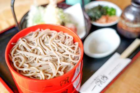 自家製粉手打ち急速冷凍生そば　7人前【生そば 7人前 そばつゆ付き セット 蕎麦 玄そば 出雲そば そば 国産 無添加 手打ち 打ち立て 冷凍配送 自家製 石臼挽き こだわり 人気 生麺 麺類 和食 食品 健康 美容 】
