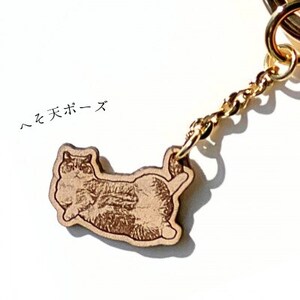 【ねこチャーム】 ヘソ天猫　ゴールドカラー　本革キーホルダー【1692704】
