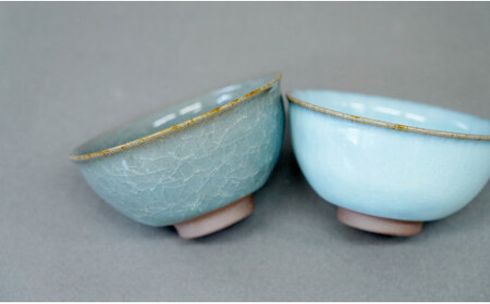 有田焼 貫入月白茶碗 2色セット【梶原大敬 茂正工房】器 うつわ 食器 和食器 ちゃわん ご飯 ごはん お茶碗 ペア セット 2個 食器セット 青磁 貫入 月白 ブルー 作家 手仕事 ろくろ シンプル