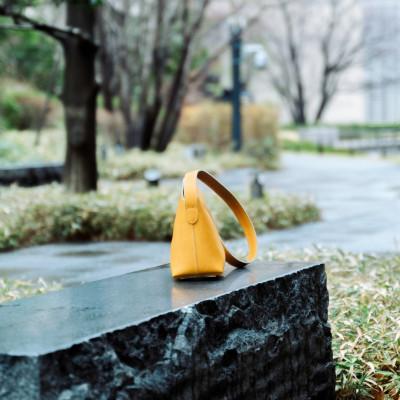 ふるさと納税 香芝市 グラブ革　ボディバッグ　タン |  | 01