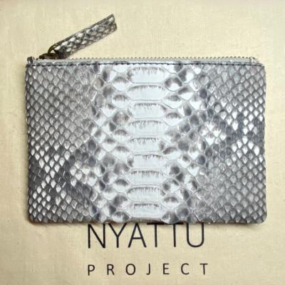 ふるさと納税 清須市 NYATTU PROJECT　天然パイソン革(ヘビ革) フラグメントケース(ポーチ) グレーマダラ