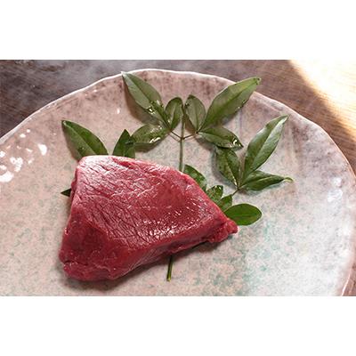 ふるさと納税 大月市 大月市内で肥育した、少し歯ごたえのある赤身の馬刺し　350g以上　(肩・肩ロース他ブロック2〜5個) |  | 01