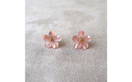 シェルのピアス 桜［ピンク］チタン製ピアス ハンドメイド No.040-08