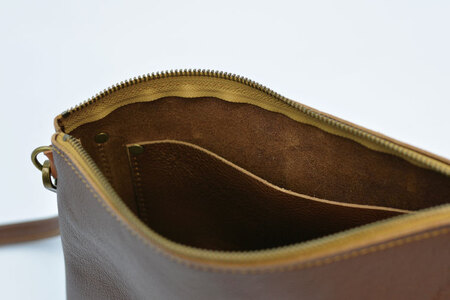 益子の革工房maharoのショルダーポーチ（M）キャメルブラウン｜栃木県 益子町 ふるさと納税 ショルダーポーチ 牛革 手作り（AX106-1）