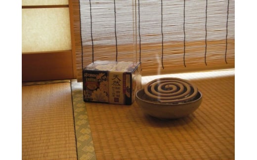 こだわりの逸品　天然除虫菊蚊とり線香30巻　2個　吊り下げ式灰皿セット  ≪ 虫よけ 蚊取り 線香 蚊取り線香 ≫ 【kie931-koda-2】