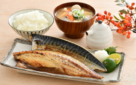 干物 鯖一夜干し よねはるお薦めの 極うま サバ（塩味）3尾　鯖 サバ [m17-b014]