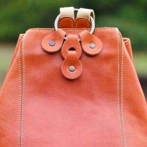 ナチュラルテイストのヌメ革リュック（レザー 牛ヌメ革）≪オレンジ≫【hrn10】