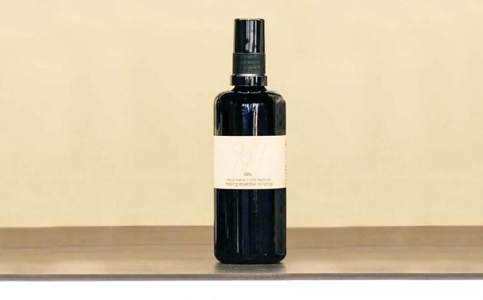 ヒノキ香る♪ナチュラルアロマスプレー100ｍｌ（大洲産ヒノキオイル使用）　愛媛県大洲市/OZU＋（オオズプラス） [AGAD007]アロマ ハーブ 癒し 精油 香り ヨガ リラクゼーション リラックス