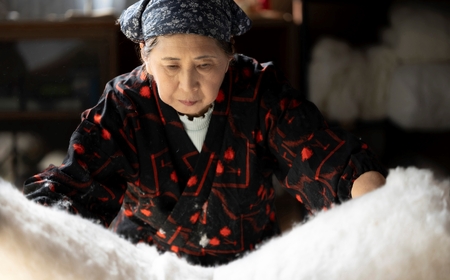 「現代の名工」「技能グランプリ・日本一」に輝く職人の手作りによる、化学素材に頼らない、天然素材「綿100%」の眠りの質を！「名工の敷布団」ベッドに敷くタイプ3kg【ブルー】ふとん工房ねむねむ