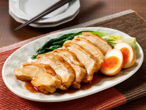 むね肉を美味しく調理（むね肉でしっとりチャーシュー）