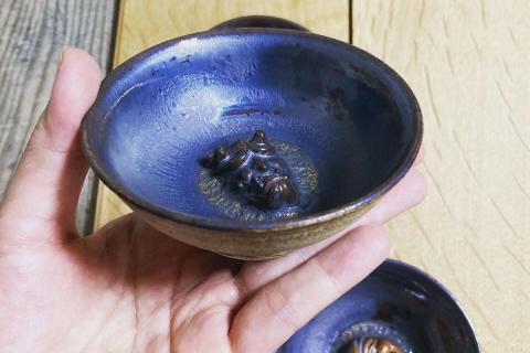 石見神楽の鬼面さかずき 瓦 瓦うつわ 盃 能面 石見神楽 伝統芸能 日本遺産 お祝い 贈り物 ギフト インテリア 陶器 【1326】