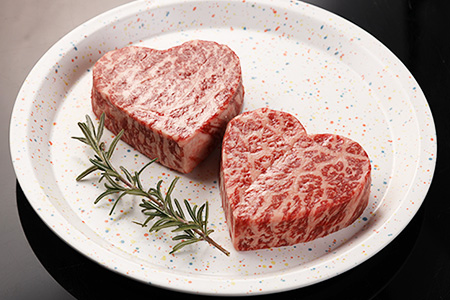 飛騨牛ハートステーキ （100g×2枚）最高級 国産 牛肉 ブランド牛 和牛 冷凍配送 ギフト 贈答 お祝い ご結婚 記念日 【22-35】
