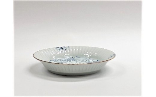 【伊万里焼】染付菊文・七宝文渕彫皿セット H707