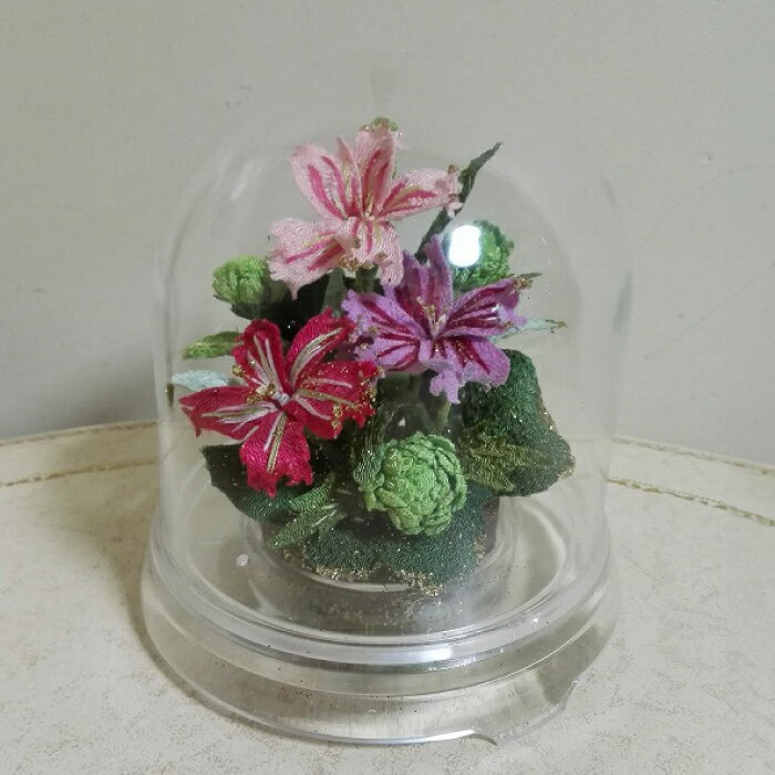 【ふるさと納税】ドーム花器の花装飾（小）＜なでしこ・小菊＞　らんまん 花 雑貨 造花 インテリア お祝い ギフト 贈答 人気 送料無料 高知市 【花工房美呂】[ATCO012]
