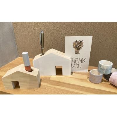 ふるさと納税 春日井市 ヒノキ無垢材のおうち型のペン立て大・小2個セット |  | 03