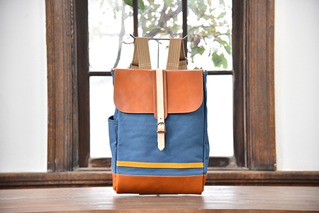 近江牛レザーと地産帆布で作ったフラップ付き リュック びわ湖ブルー【CC42W】