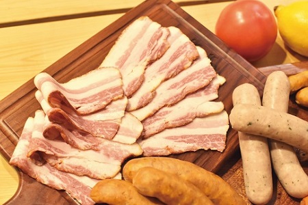 京丹波高原豚ウインナー、ベーコンセット（京都・京丹波町産　京都丹波の豚肉）　手作りウインナーソーセージ　九条葱ウインナー　ベーコン　[020TN002]