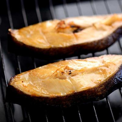 ふるさと納税 小浜市 からすがれい醤油干4枚入り 真空パックで若狭小浜の干物の詰め合わせをお届け |  | 01