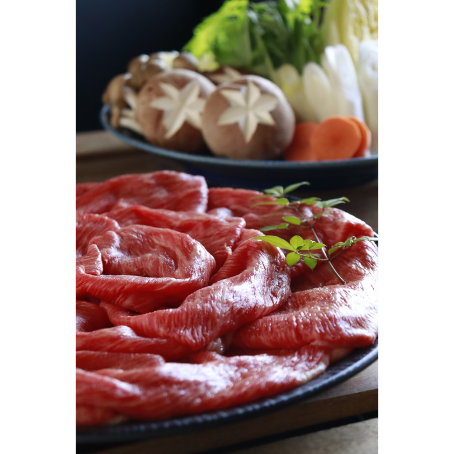 ＜肉匠伊勢屋＞「熊野牛」すき焼き・しゃぶしゃぶ用800g(400g x 2パック)