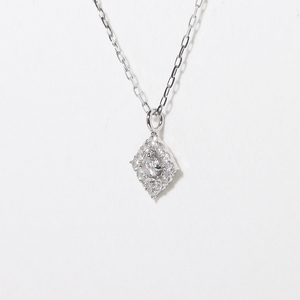 K18ホワイトゴールド 　ひし型　ダイヤモンドペンダント　