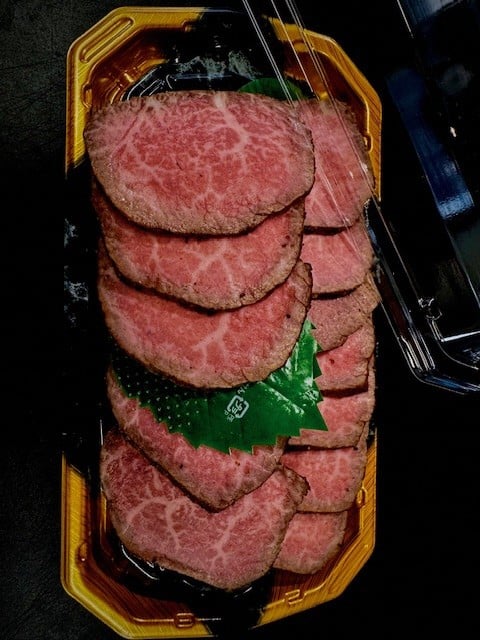 
                  希少牛 陸マグロ（大間牛）ローストビーフ　200ｇ相当×2　カット済
                