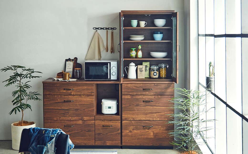 
            レトロ70ダイニングボード 引出し収納 強化紙 クロスペンガラス フルオープン三段レール フルスライドレール スチール製取手 木目調シート 高さ調節可能棚 食器棚 キッチン収納 家具 インテリア 福岡県 柳川市 送料無料
          