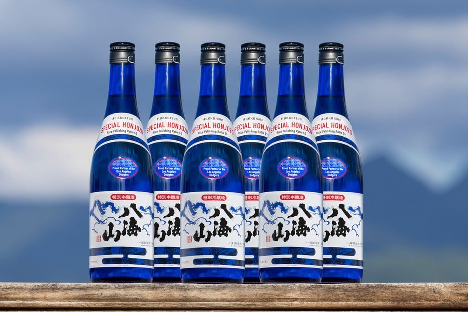 
            ドジャース公式日本酒 「特別本醸造 八海山」 ブルーボトル 720ml×6本 【お酒 さけ 本醸造 ギフト 人気 おすすめ 送料無料 ドジャース ロサンゼルス】
          