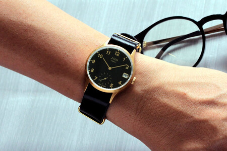 JIOS OMI 日本製 クラシックスタイル クオーツ腕時計 メンズ レディース ウォッチ ユニセックス 男女兼用 Made in Shiga スモールセコンド ゴールド×ブラック 栃木レザー NAT