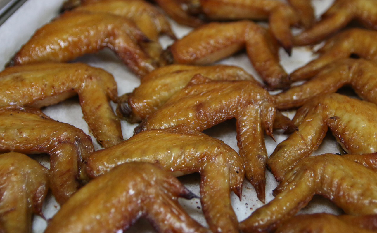 ごはんに合う手羽先、新発見！つくだ煮屋の手羽先　3パック（1パック4本入り） 【たまり醤油 醤油 鶏肉 とり肉 こだわり ごはんのお供 おかず おつまみ 晩酌 三重県 四日市市 ふるさと納税】