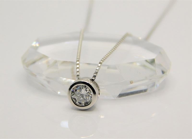 0.2ctダイヤ一粒石フクリンペンダント (K027916-H)