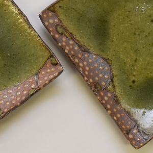 釉彩小角皿 2枚セット 和食器 陶芸品《受注制作》皿 角皿 正方形 プレート 取り皿 和食器 おすすめ おしゃれ 陶芸 手作り 陶器 陶芸作家