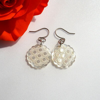 【ふるさと納税】白蝶貝のレース彫刻「麻」ピアス【1237885】